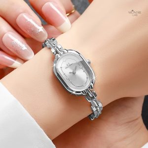 Montre élégante pour femme avec un cadran compact