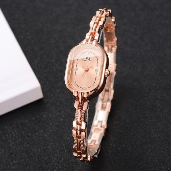 Accessoire féminin en quartz, design épuré et délicat