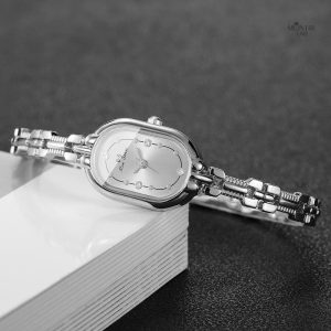 Montre à petit cadran pour un style raffiné
