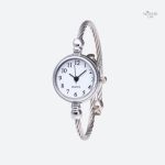 Montre quartz femme au design vintage élégant