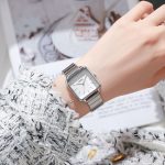 Montre femme au cadran carré, touche rétro raffinée