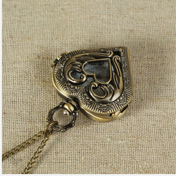 Accessoire élégant en bronze avec motif cœur