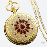 Montre à gousset femme dorée avec pierre précieuse