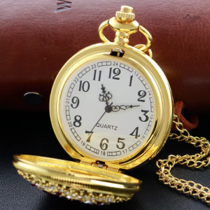 Montre à gousset dorée, style précieux pour femme