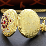 Montre à gousset en or pour une touche chic et féminine