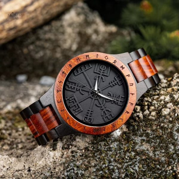 Montre en bois sombre pour un style masculin