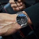Montre sophistiquée au design ultra-fin