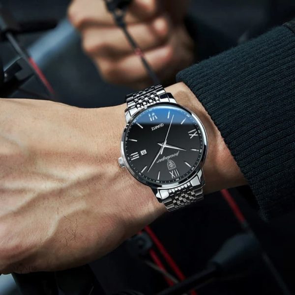 Montre sophistiquée au design ultra-fin