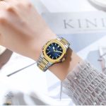Montre bicolore pour femme, design sophistiqué