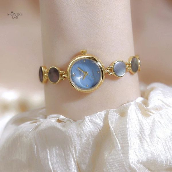Élégante montre ronde pour femme, parfaite pour toutes occasions
