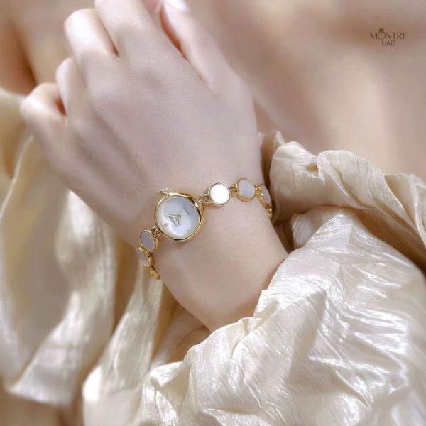 Montre de luxe femme, combinaison de style et fonctionnalité
