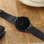 Accessoire de luxe noir pour homme, look contemporain