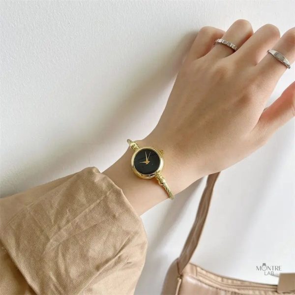Montre raffinée pour femme avec design torsadé