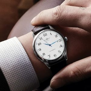 Montre automatique homme avec bracelet en cuir