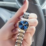Élégante montre en métal, adaptée à un usage quotidien