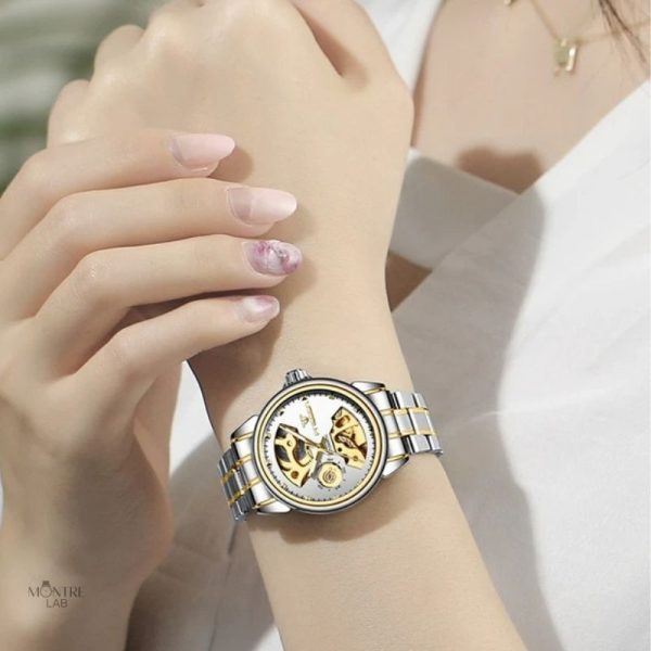 Design bicolore pour une montre mécanique femme