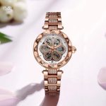 Élégante montre femme avec détails en diamant