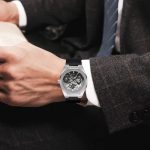 Montre à mouvement visible, style octogonal pour homme