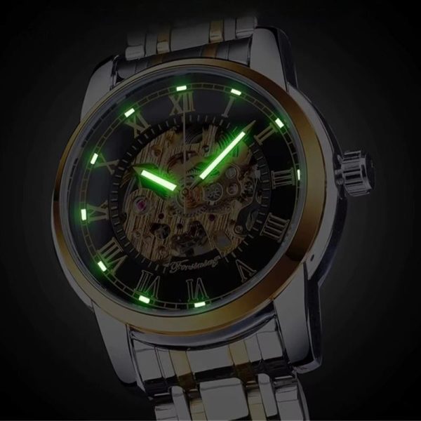 Montre pour homme avec mécanisme à découvert