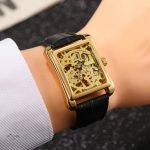 Design élégant de montre squelette pour homme