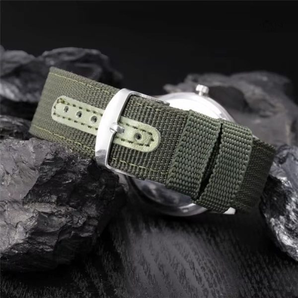 Style militaire, parfait pour l'aventure et le sport