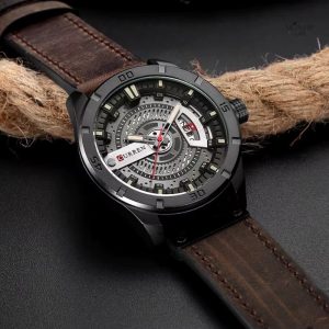 Accessoire robuste pour un style militaire chic