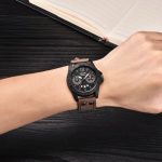 Montre robuste pour aventuriers, bracelet en cuir