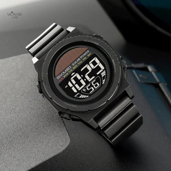 Accessoire masculin : montre numérique solaire robuste