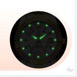 Montre raffinée pour femme, design en métal argenté