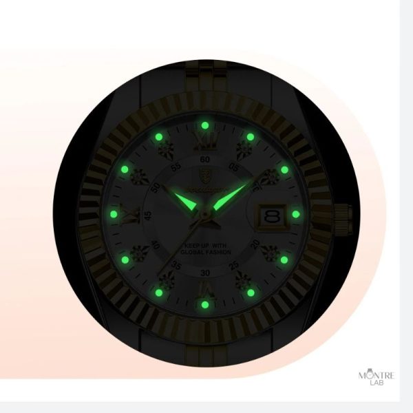 Montre raffinée pour femme, design en métal argenté