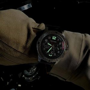 Montre homme chronographe, style sportif et durable