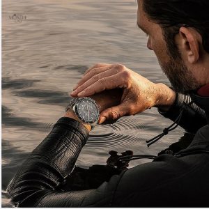 Chronographe homme, montre solaire, design moderne