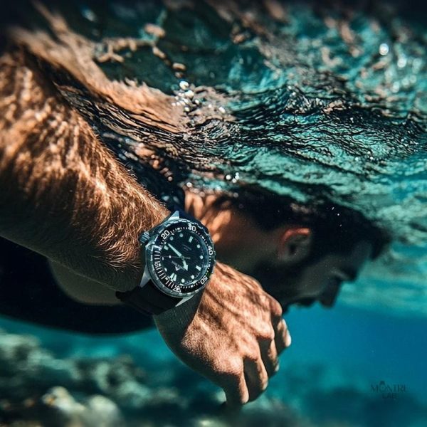 Montre solaire homme, parfaite pour les activités sous-marines