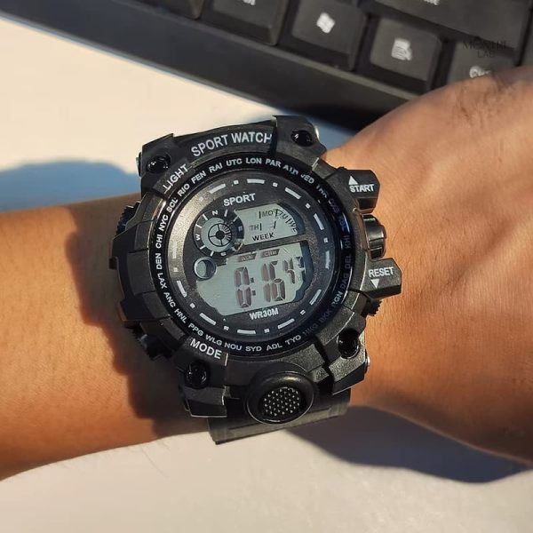Montre homme, esthétique robuste et fonctionnalités sportives