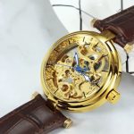 Accessoire élégant pour femme, montre squelette cuir marron