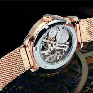 Horloge squelette pour un style audacieux