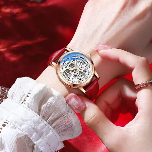 Montre femme squelette au design élégant