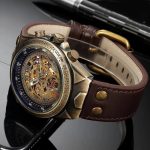 Design élégant de montre squelette pour homme