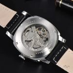 Accessoire masculin avec design gravé