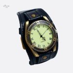 Cadran romain élégant sur montre rétro pour homme