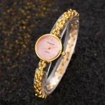 Montre féminine au design classique et raffiné