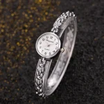Bijou vintage idéal pour compléter vos tenues féminines
