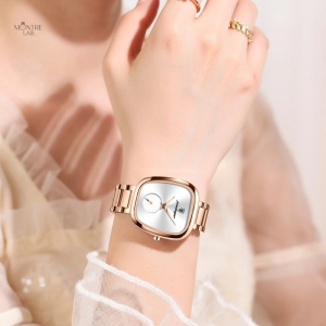 Montre dorée rose pour femme au style vintage