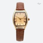 Montre vintage femme étanche tonneau