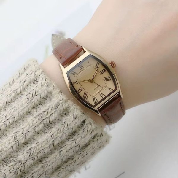 Montre tonneau vintage pour femme, style rétro et élégant