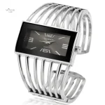Montre rectangulaire pour un look raffiné