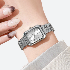 Montre vintage femme rectangle en métal argenté
