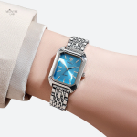Montre rectangle argentée pour femme au style rétro