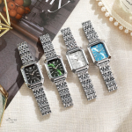 Design rectangulaire pour une montre vintage femme