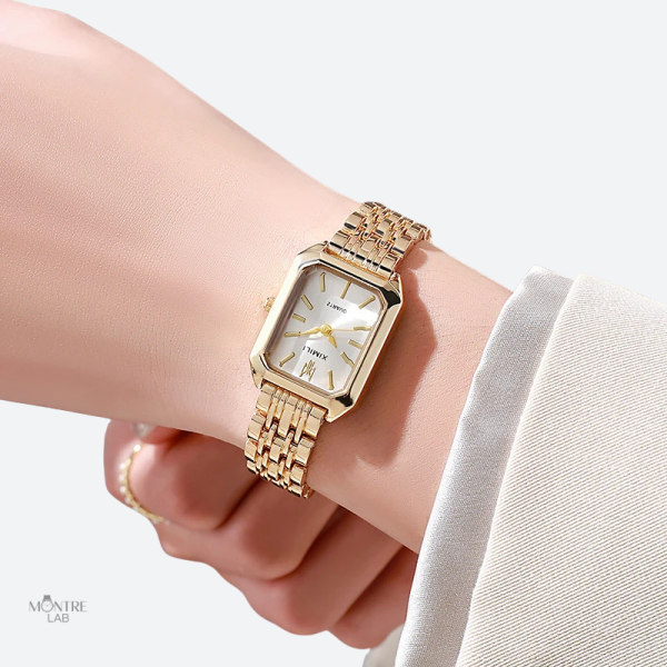 Montre élégante dorée pour un style rétro